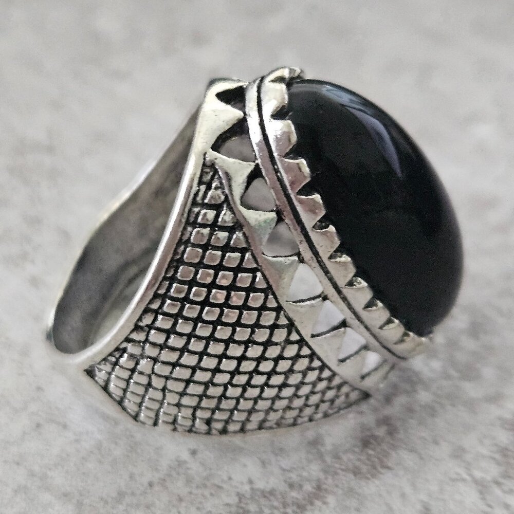 Large Costume Statement Ring Silver Tone w/Black Stone Size 10 - Picture 2 of 4